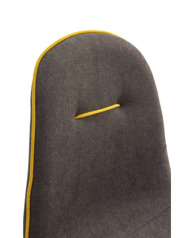 CADEIRA NENE DE DESIGN, TECIDO E METAL PRETO.