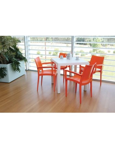 Mesa TADI, polipropileno blanco, 80 x 80 cms.