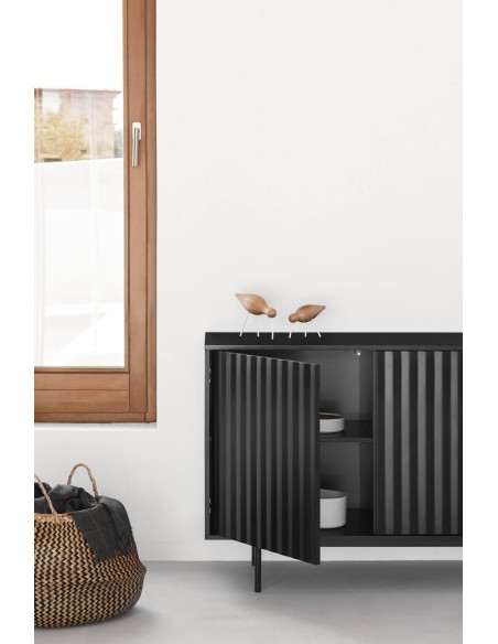 TEULAT APARADOR Serra 210x44, minimalista, gavetas lacadas a preto.