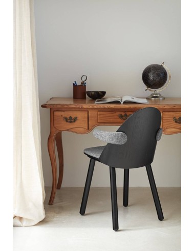 TEULAT SILLA CON BRAZOS UMA, negra y tela gris