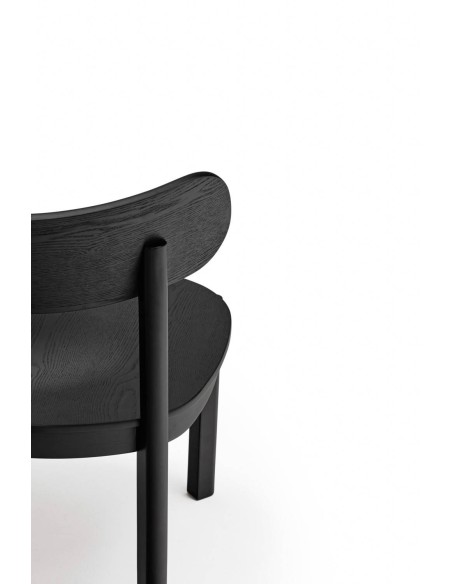 TEULAT BUTACA BAJA DE DISEÑO NARA, fresno acabado negro