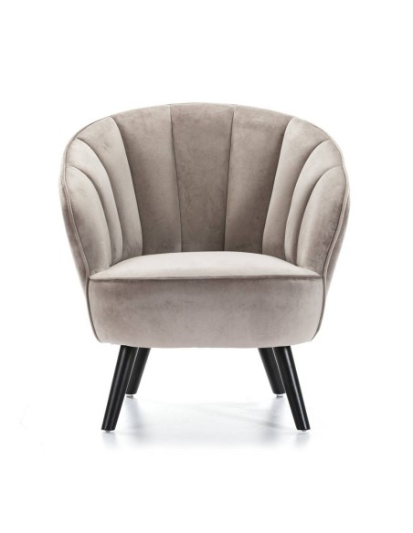 Poltrona de veludo CONCHA com pernas de madeira preta.