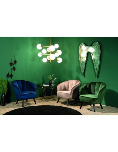 Poltrona de veludo CONCHA com pernas de madeira...