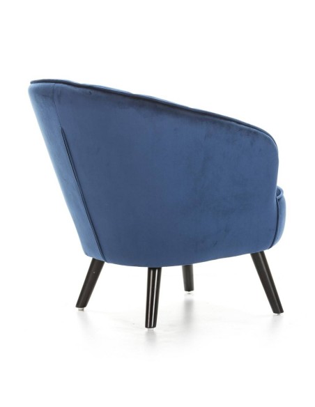 Poltrona de veludo CONCHA com pernas de madeira preta.