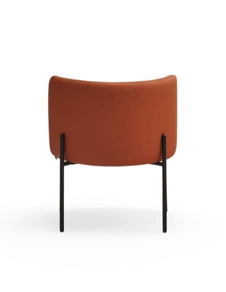 BUTACA DE TEULAT MOGI EN PIEL SINTÉTICA COLOR  TEJA Y PATAS METÁLICAS.