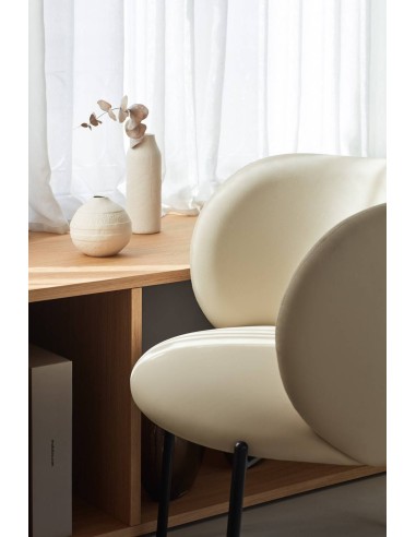 POLTRONA TEULAT MOGI EM COURO SINTÉTICO BEIGE E...