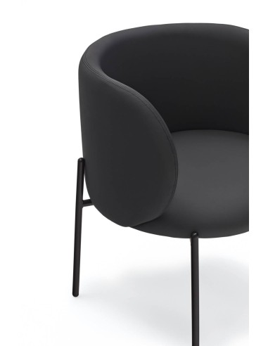 POLTRONA TEULAT MOGI EM COURO SINTÉTICO PRETO E...