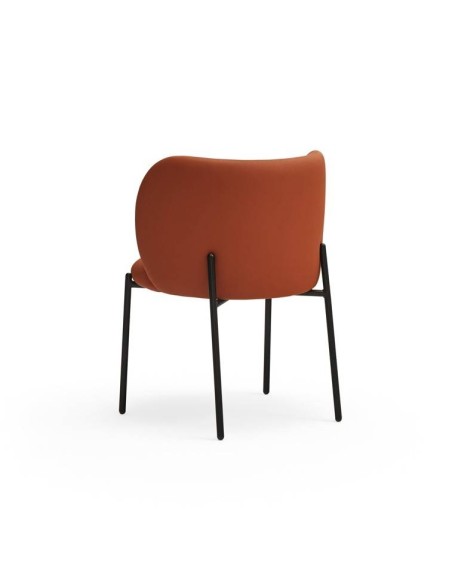 SILLA DE TEULAT MOGI EN PIEL SINTÉTICA COLOR TERRACOTA Y PATAS METÁLICAS.