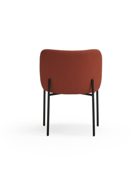 SILLA DE TEULAT MOGI EN TEJIDO COLOR TEJA Y PATAS METÁLICAS.