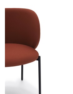 SILLA DE TEULAT MOGI EN TEJIDO COLOR TEJA Y PATAS METÁLICAS. 2