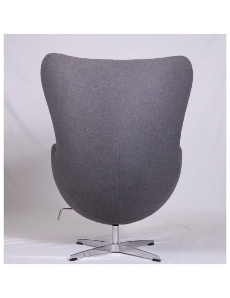 Poltrona Egg Cashmere cinza escuro.
