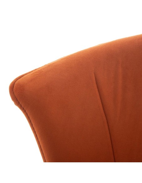 Silla Ciselia de terciopelo terracota y patas de acero en negro.