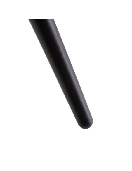 Silla Ciselia de terciopelo terracota y patas de acero en negro.