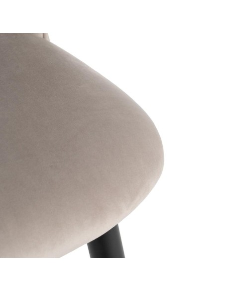 Banqueta Ciselia 72 cm, em veludo cinza e pernas em aço preto.