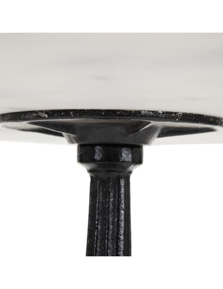 Mesa quadrado SHANELLE em mármore branco e pés em ferro com acabamento preto Ø 70 cm.