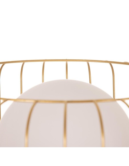 Candeeiro de pé em metal MADALI com acabamento dourado e esfera de vidro branco.