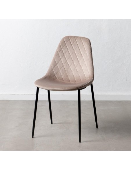 Silla AMINARA de tejido poliester beige y patas de metal negro.