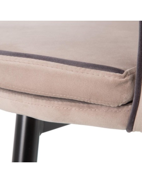 Silla MINNA terciopelo color taupe y patas de meta negro.