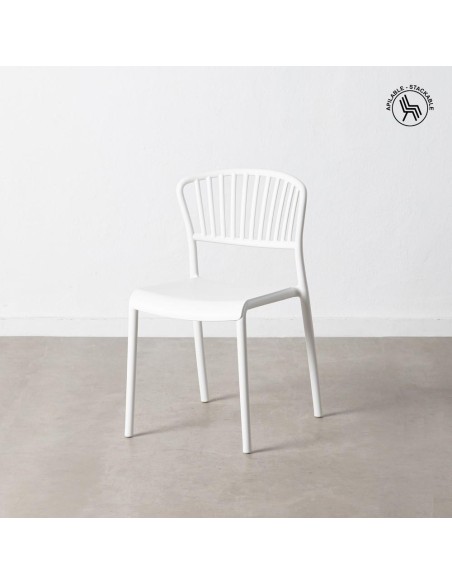 Silla de exterior apilable NARIET en color blanco de polipropileno.