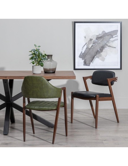 Silla FONDES de metal con acabado nogal y cuero sintético negro.