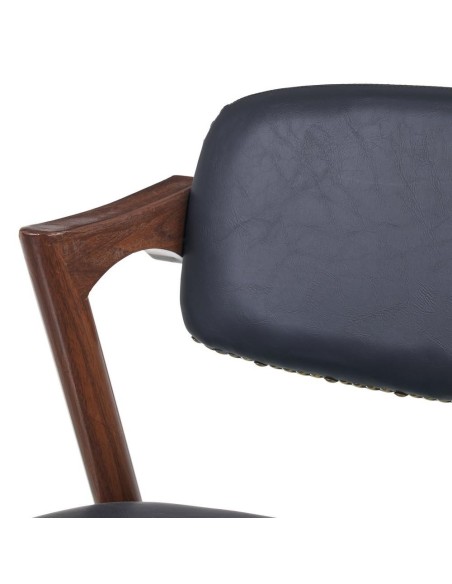 Silla FONDES de metal con acabado nogal y cuero sintético negro.