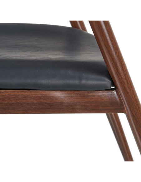 Silla FONDES de metal con acabado nogal y cuero sintético negro.