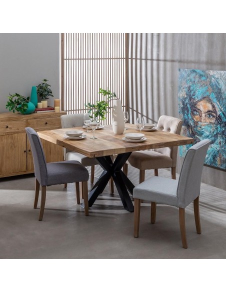 Mesa ARGO 130 x 130 cm, madera de mango natural patas de metal acabado negro.