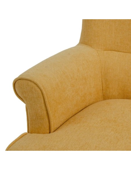 Butaca CANDELA en tejido mostaza patas de madera.