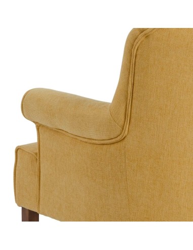 Butaca CANDELA en tejido mostaza patas de madera.