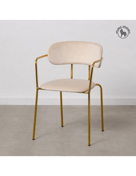 Silla apilable MAUREEM terciopelo beige y patas metal doradas.
