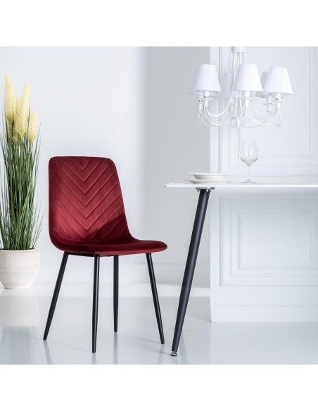Silla MADA de comedor en tejido vino y patas de metal negro.