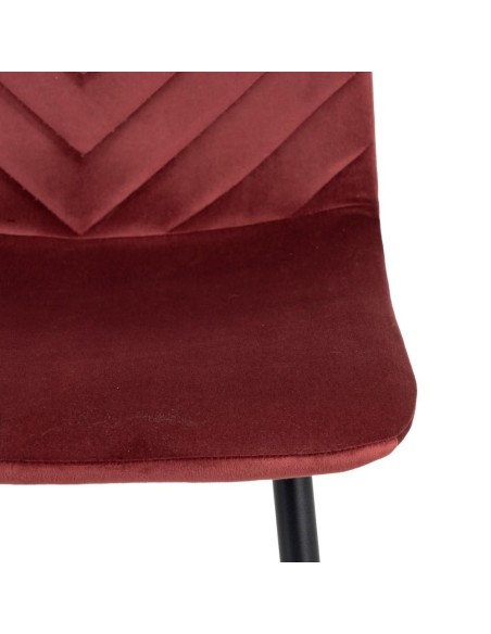 Silla MADA de comedor en tejido vino y patas de metal negro.
