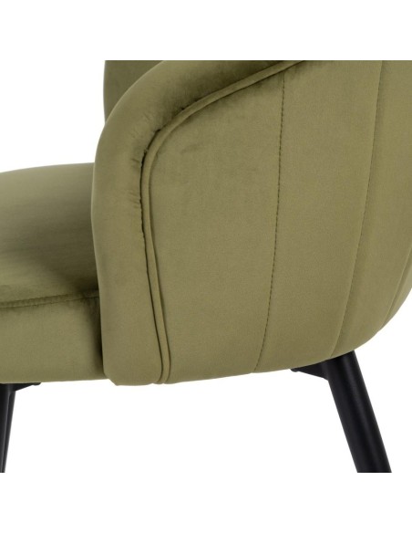 Cadeira de jantar CISELIA em veludo verde e pernas em metal preto.