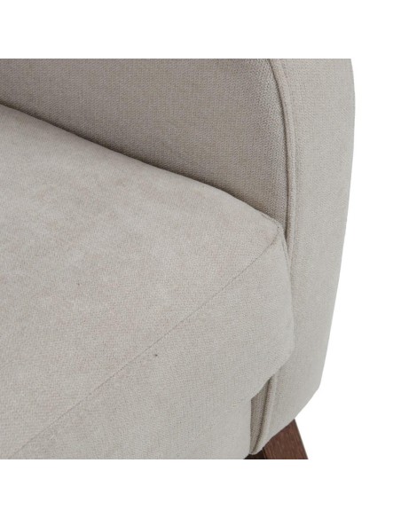 Butaca Belina en beige grisaceo y patas de haya.