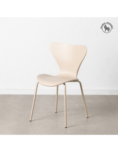 Cadeira de design JACOBSE em polipropileno bege e metal.