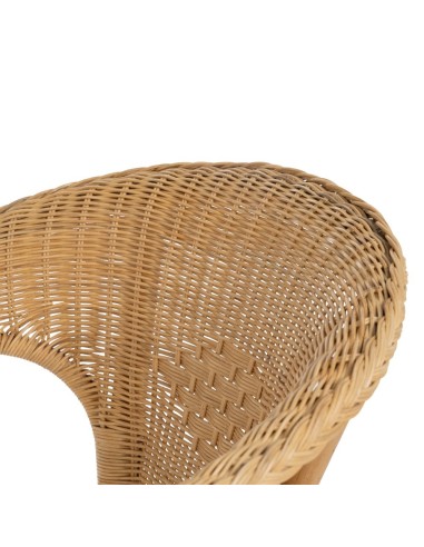 Poltrona MIMOS com braços em rattan natural.