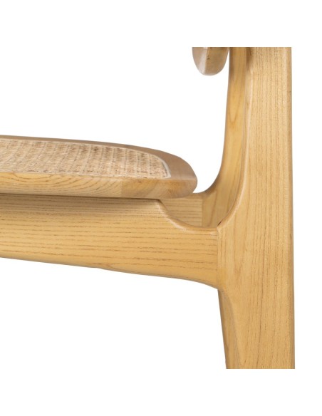 Silla DORIANE realizada en madera y ratán con acabado natural.