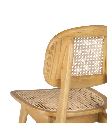 Silla DORIANE realizada en madera y ratán con acabado natural.