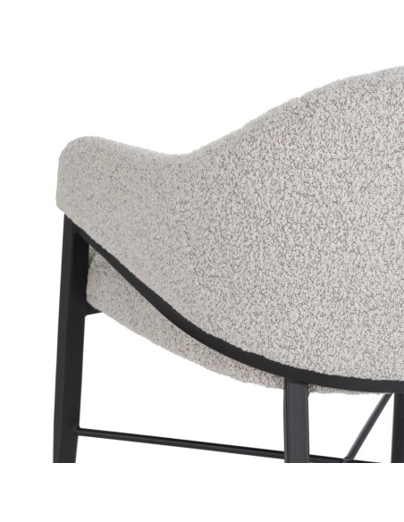 Cadeira YUNIA com braços em tecido cinza com pernas metálicas com acabamento em preto.