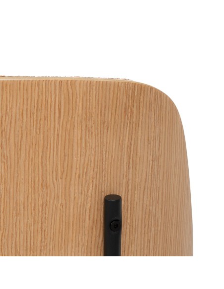 Cadeira BENILDA laranja, folheado a MDF carvalho e metal com acabamento preto.