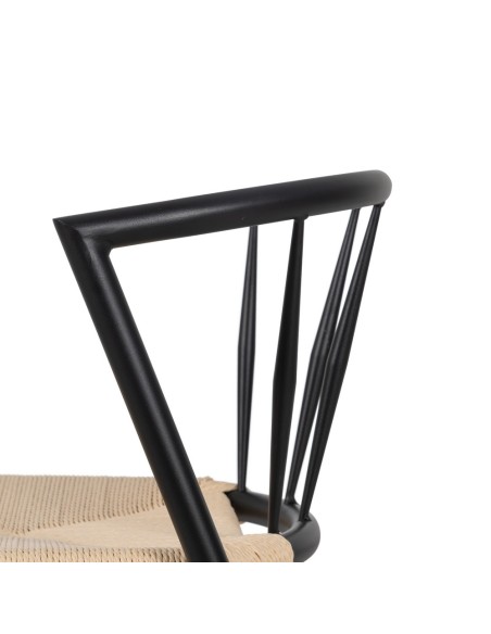 Silla de diseño ANALY de metal con acabado negro y asiento de cuerda.