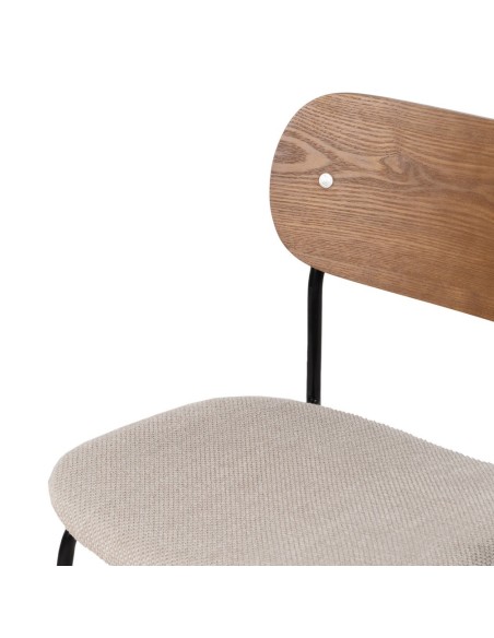 Silla de diseño Maureen de chapa de roble,tejido crema y metal en negro.