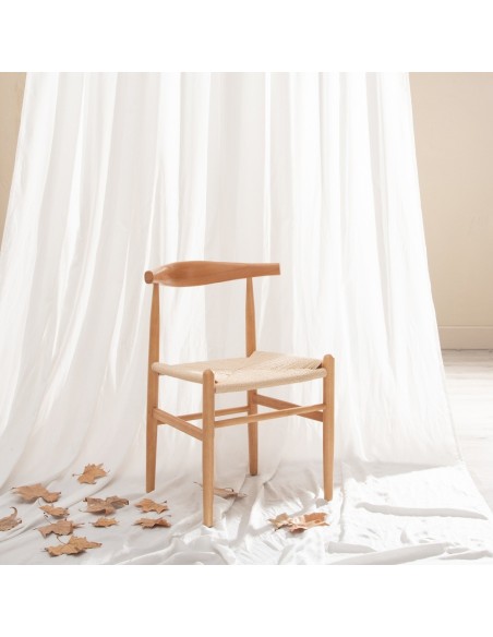 Silla WISH de madera natural y cuerda.