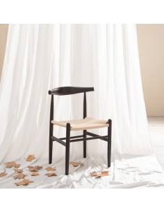 Silla ADA de madera natural en negro y cuerda beige. 2