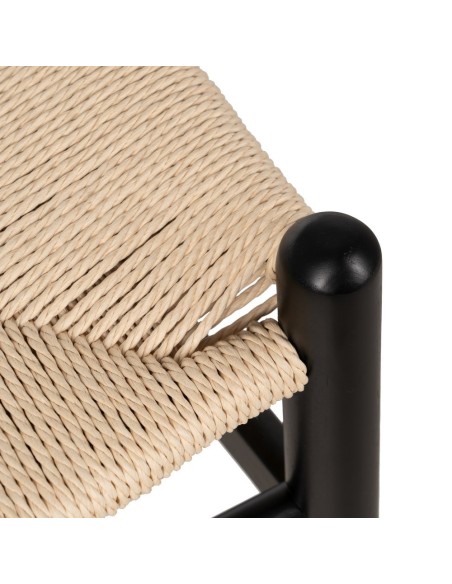Silla ADA de madera natural en negro y cuerda beige.