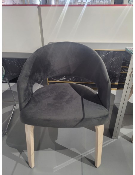 Silla con brazos RACE, madera de hevea y velvet gris ocuro