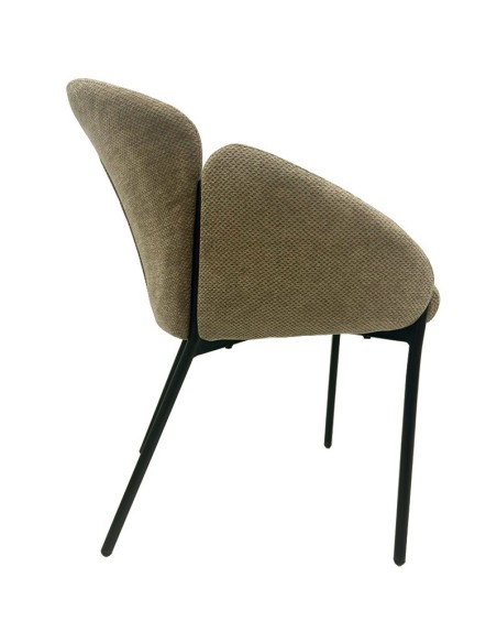 Cadeira de design GIORGI com braços, assento em chenille vison castanho, pernas em metal preto