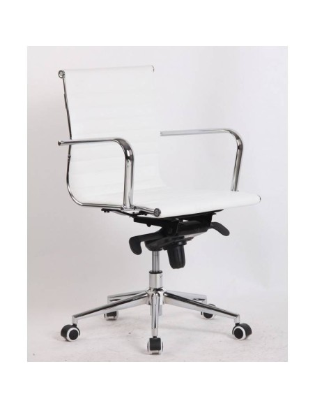 Poltrona de escritório Boris Design, encosto médio, couro sintético. Poltrona de escritório Boris Design, encosto médio, couro sintético.