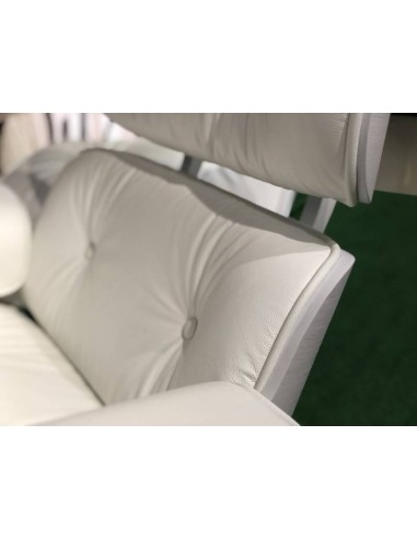 Sillón Lounge Chair Piel blanca, madera lacada, base pulida