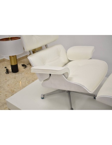 Poltrona Lounge Chair Pele branca, madeira lacada, base polida
